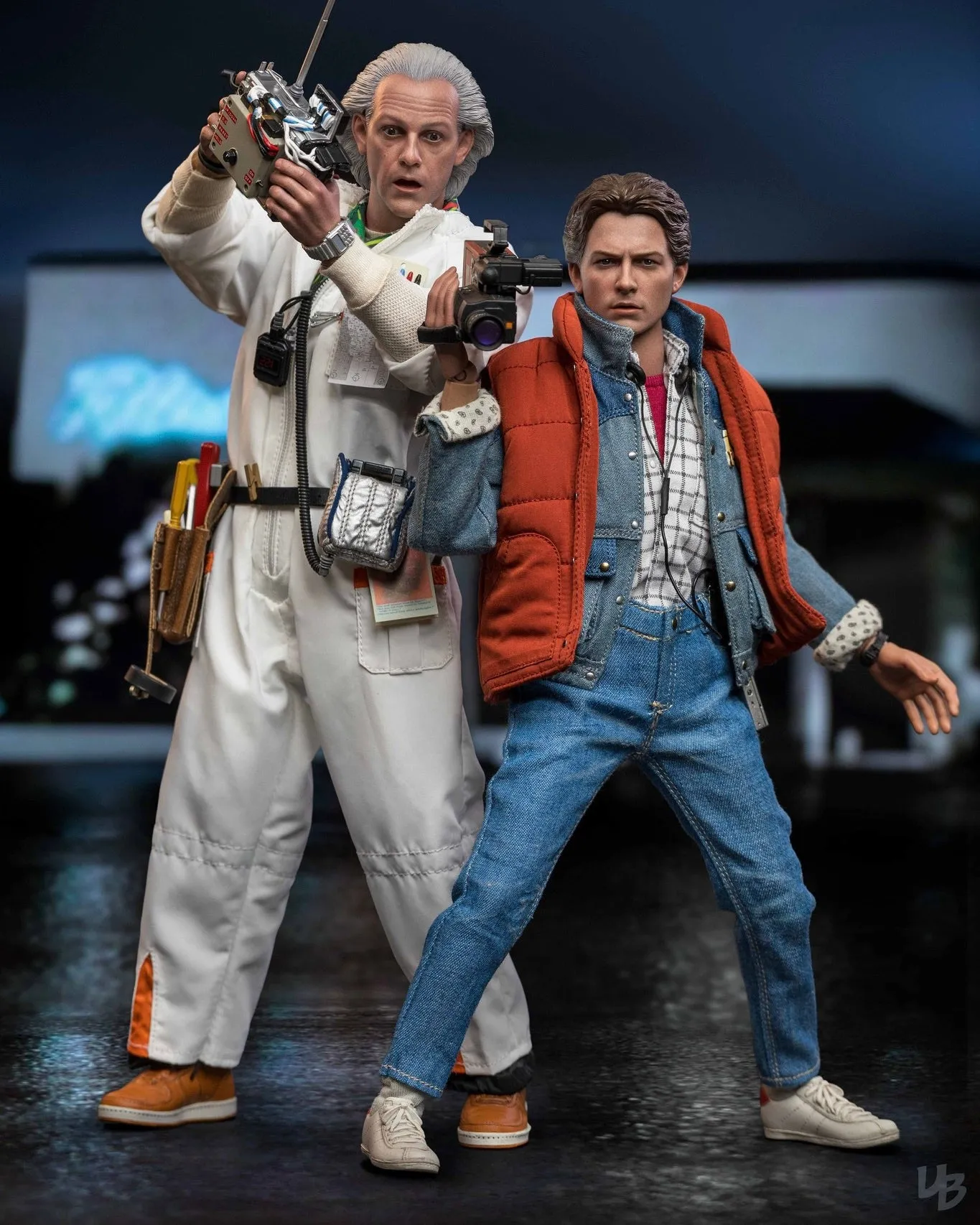 Hot toys MMS610 Back to the Future Doc Brown Collectible Figure (Deluxe Edition)