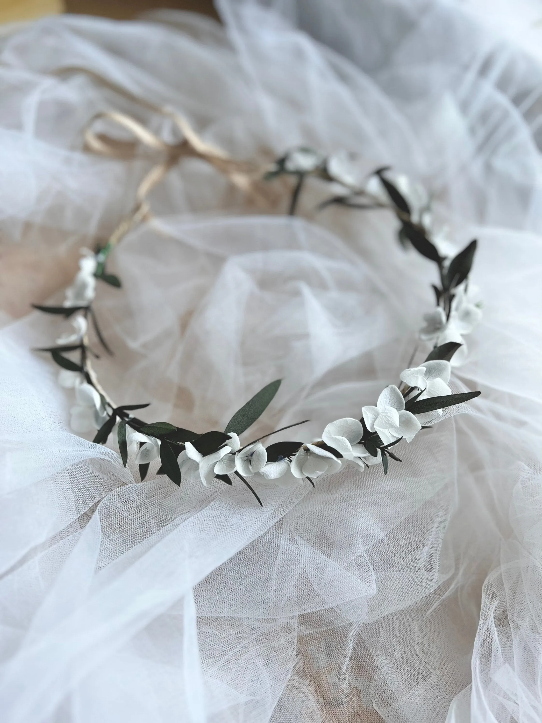 White And Green Wedding Flower Headband, Eucalyptus Minimal Tiny Hair Wreath, Tiny Bridal Dried Flower Crown Hair Piece